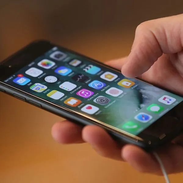 Safety tips for using your smartphone in public